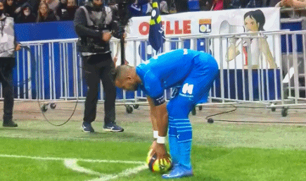 帕雷霍：上半场巴萨除了点球没有其他威胁，维加不应被罚下（帕雷霍：巴萨上半场除点球外毫无威胁，维加不该被逐）