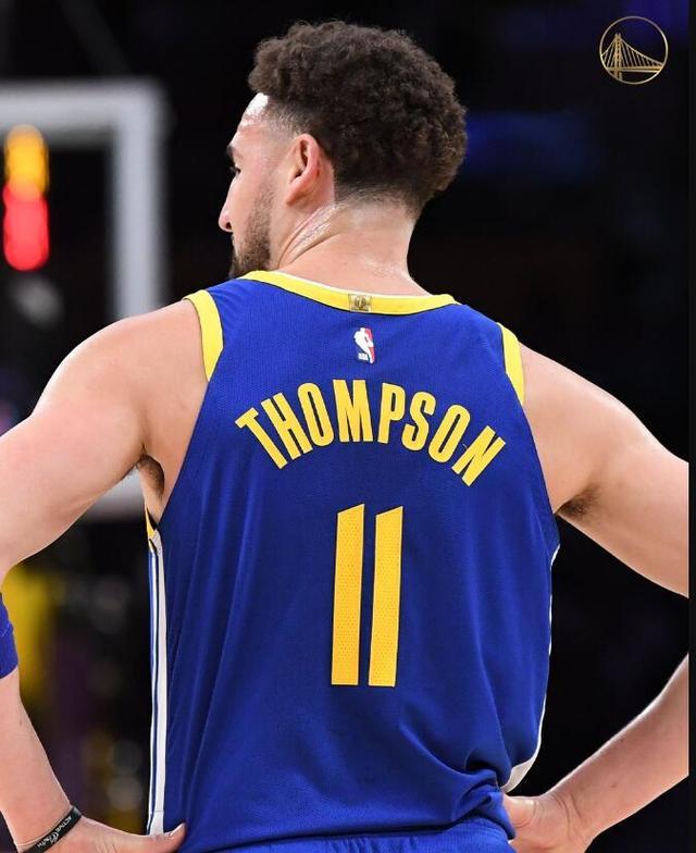 意媒：基耶萨可能冬窗回意甲，国米和米兰都在密切关注（意媒：基耶萨或在冬窗重返意甲，国米与米兰紧盯动向）