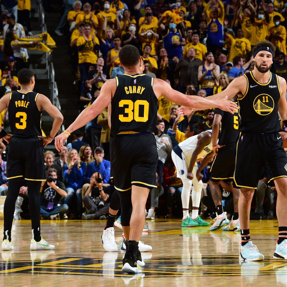 王楚钦WTT总决赛首日双赛（WTT总决赛首日，王楚钦连战两场）