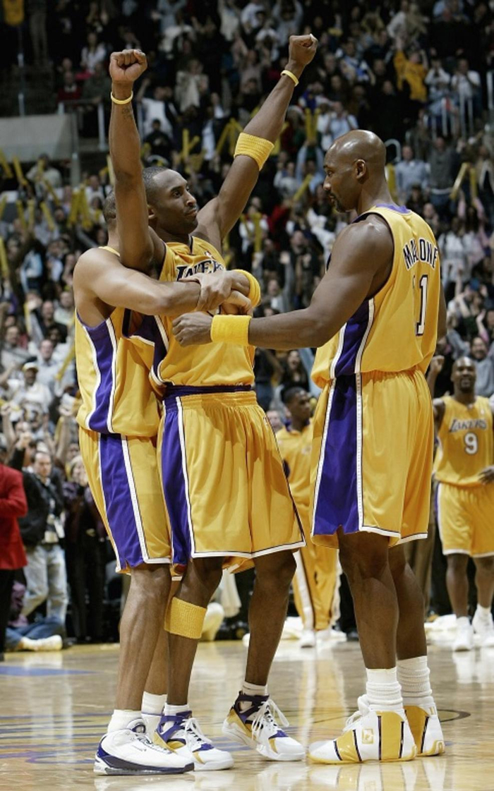 那一年他们风华正茂：李连杰和刘家良师傅相互模仿学习！（风华正盛那年：李连杰与刘家良师傅互学互鉴）