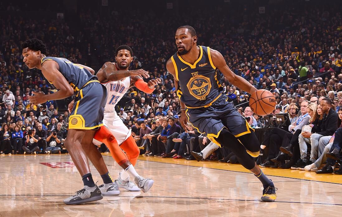 全明星投票榜首之争白热化（全明星票选榜首争夺战愈发激烈）