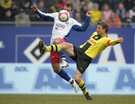 欧冠积分榜：阿森纳继续全胜领跑，拜仁3分之差位列第二（欧冠积分榜更新：阿森纳保持全胜领跑，拜仁以3分之差居第二）