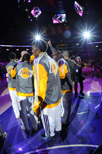 足坛热门转会消息引爆社媒（重磅足坛转会动态席卷社交媒体）