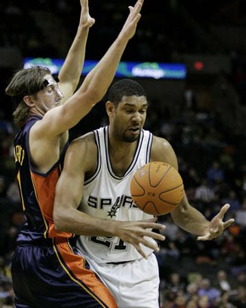 大哥你在干嘛？米兰德比补时阶段，巴斯托尼掏裆奇克（米兰德比补时阶段现争议：巴斯托尼对奇克疑似不当动作）