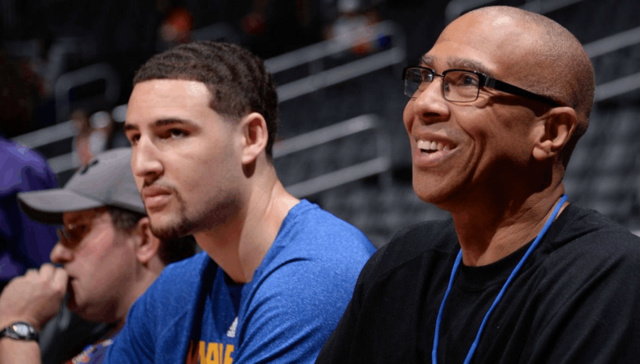 阿根廷国家队抵达安哥拉，大批球迷等候并高呼梅西名字（阿根廷国家队飞抵安哥拉，众多球迷迎候高喊梅西）