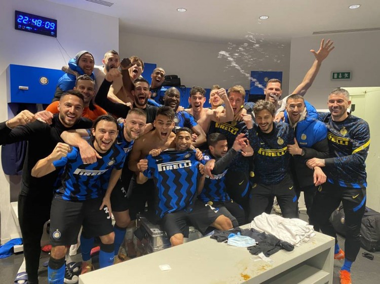 美加墨世界杯抽签出炉，三东道主获上上签，引发争议，詹俊点评小组赛看点。（北美世界杯抽签揭晓：三东道主签运爆表引热议，詹俊解读小组赛看点）