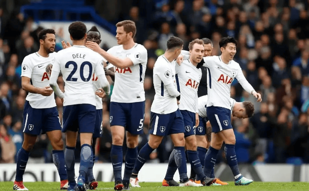 球队取胜后送亚泰降级，海牛球迷在退场时高喊“亚泰降级啦”（海牛取胜致亚泰降级，退场球迷齐声喊“亚泰降级啦”）