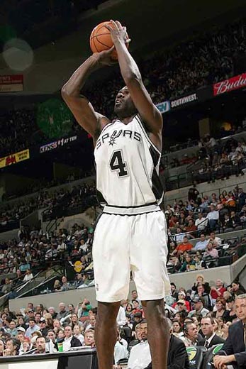 湖人替补球员发挥出色，贡献关键数据（湖人替补群爆发，献上关键数据）